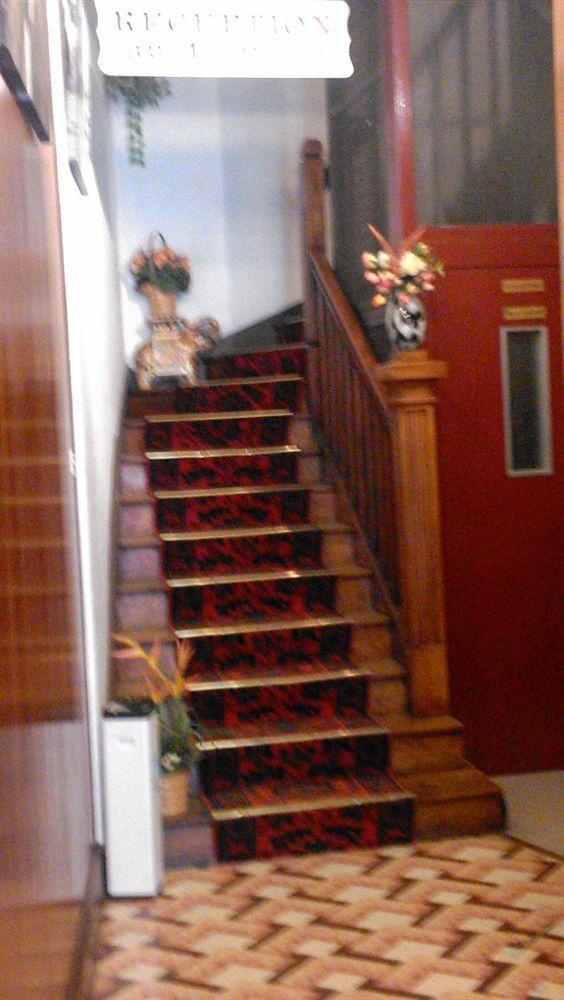 Des Arts Hotel 2*